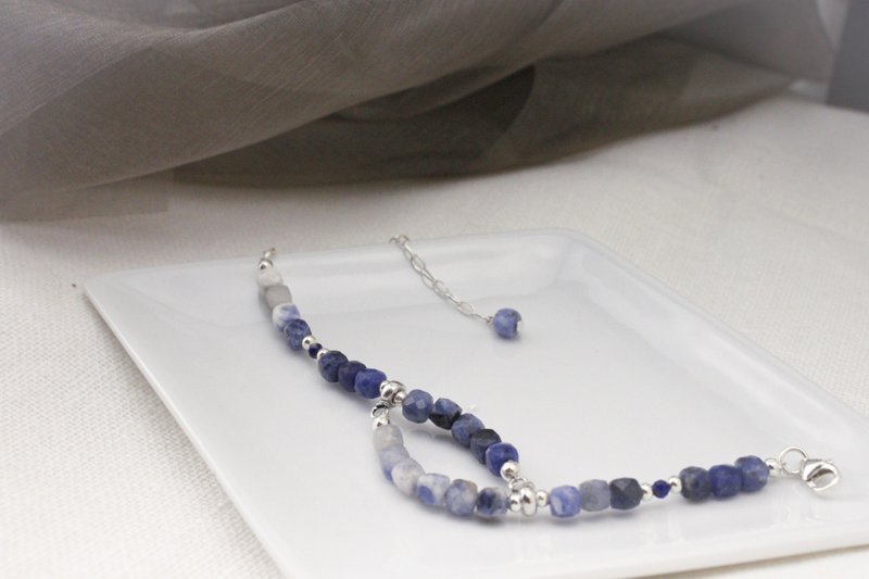 青石墨 | 礦物色彩 // 青金石蘇打石設計款純銀手鍊 // Sodalite - 手鍊/手環 - 寶石 銀色
