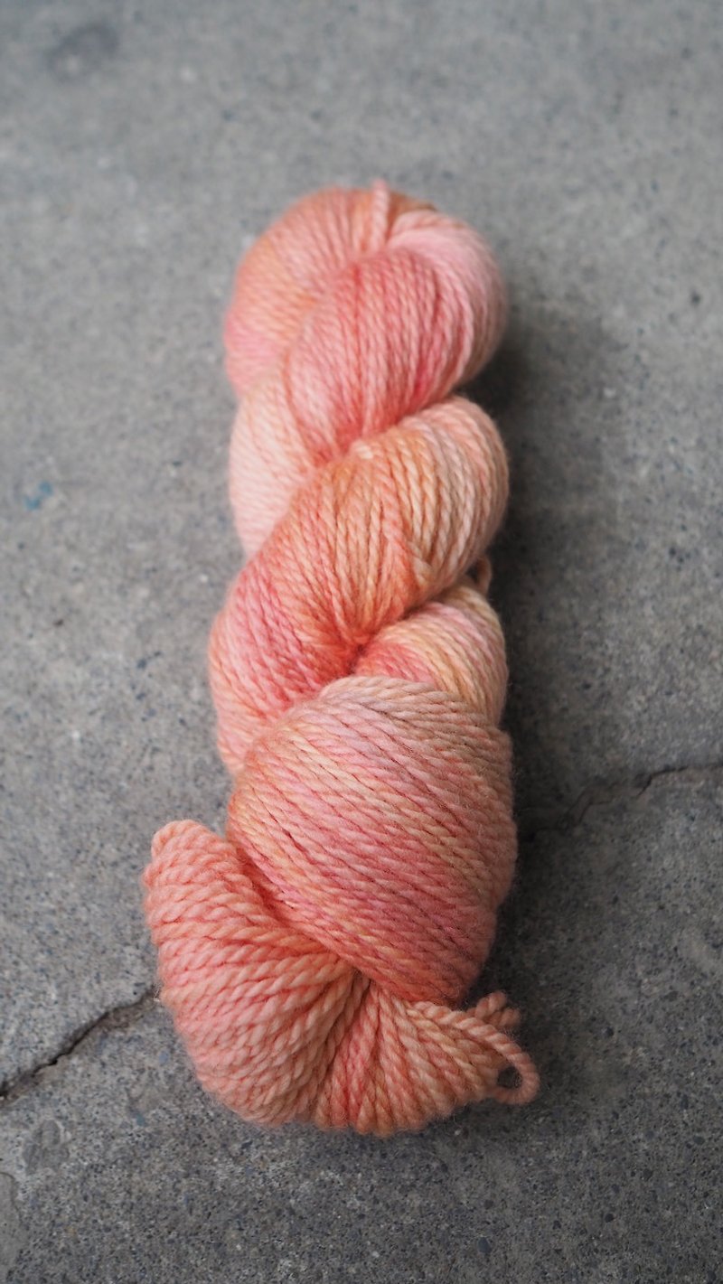 Ultra-washed blue wool-hand dyed thick thread-red grapefruit (Aran yarn) - Knitting, Embroidery, Felted Wool & Sewing - Wool 