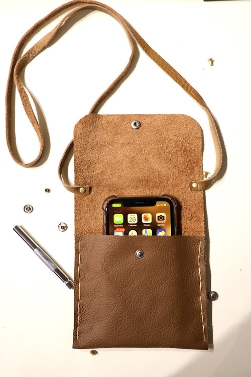 paperics gifts Iphone 15 leather case bag