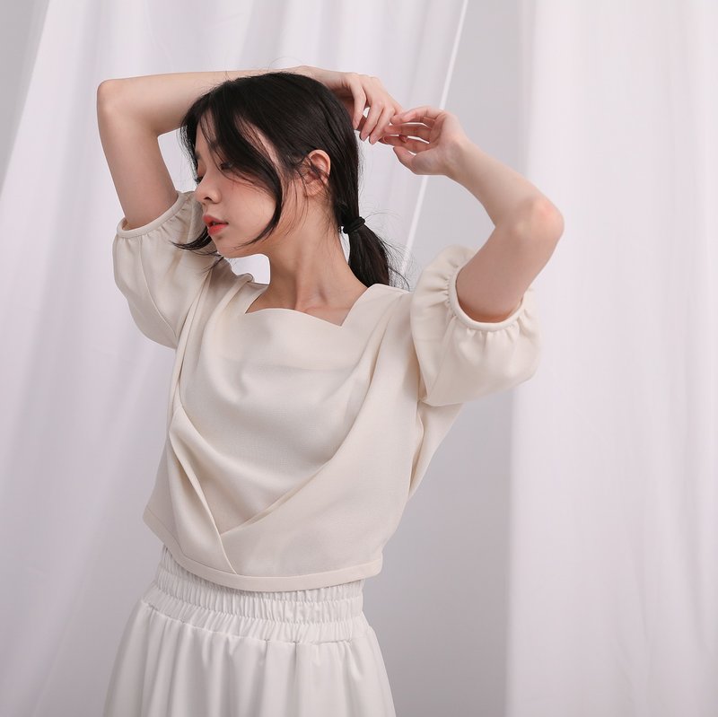 【經典原創】Implication_蘊涵鏤空綁帶上衣_CLT010_獨立杏 - 女上衣/長袖上衣 - 聚酯纖維 卡其色