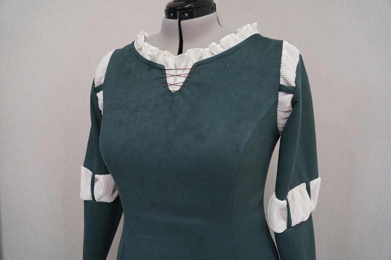 Medieval green faux suede dress - Merida cosplay - 禮服/小禮服 - 聚酯纖維 綠色