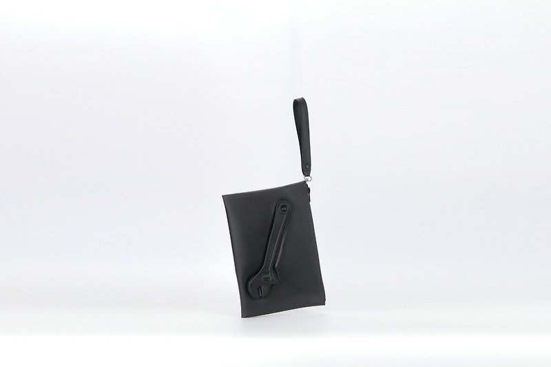 POMCH-VF MATTE Wrench Three-dimensional Pattern Clutch (M) - Clutch Bags - Plastic Black