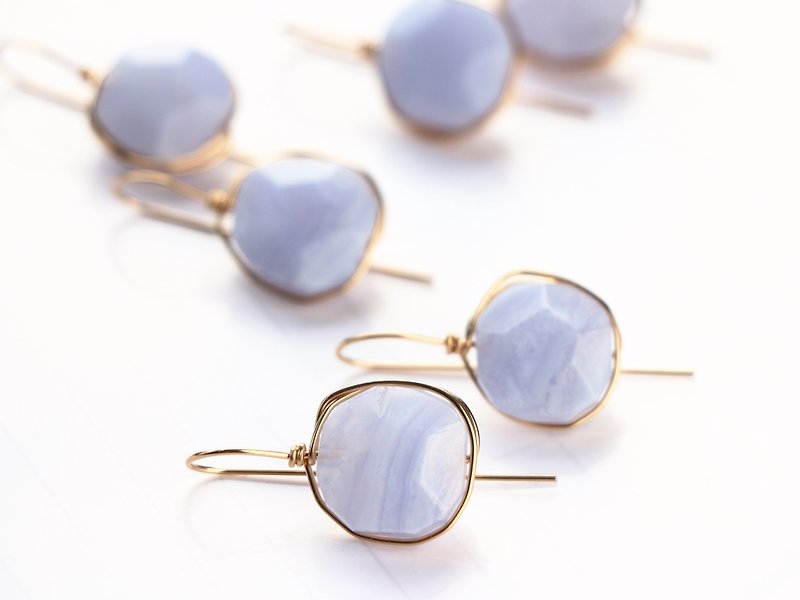 14kgf- Patel bluelace candy wrap pierced earrings - 耳環/耳夾 - 寶石 藍色
