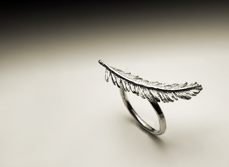 單羽毛戒指 - 戒指 - 其他金屬 銀色