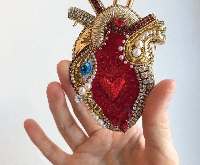 Brooch anatomical Heart Beaded Boho handmade beads, human heart pin - Shop  ROZMARINstore Brooches - Pinkoi