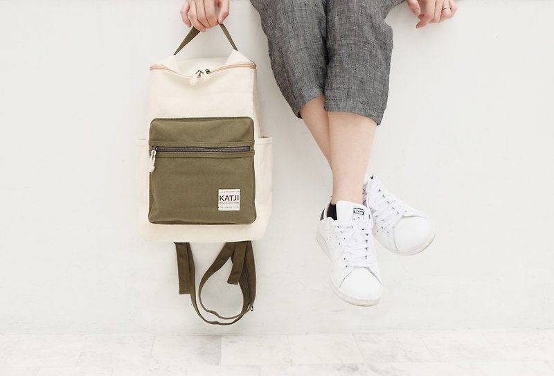 BUCKET BEAM BAG : WHITE x GREEN COLOR - 後背包/書包 - 其他材質 綠色