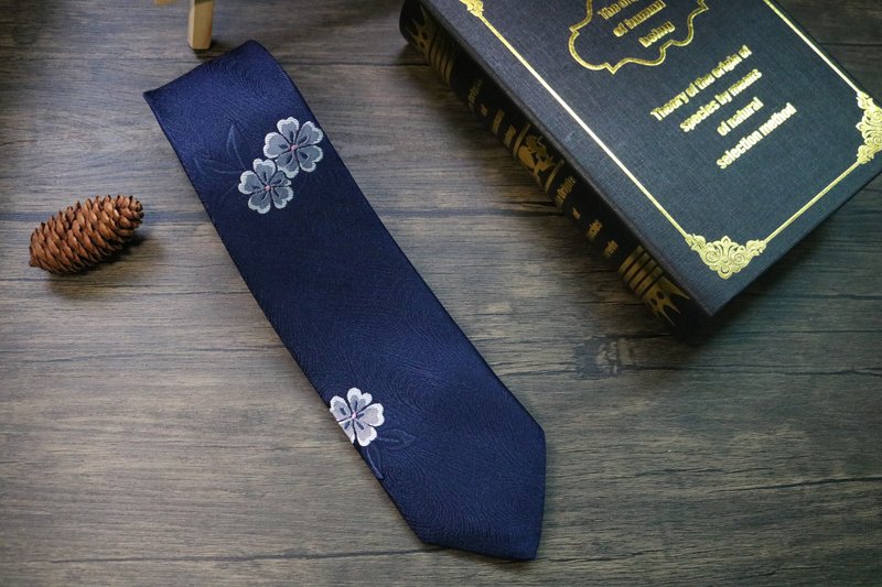 蓝色暗纹花卉真丝领带/典雅绅士装necktie - 領帶/領帶夾 - 絲．絹 藍色