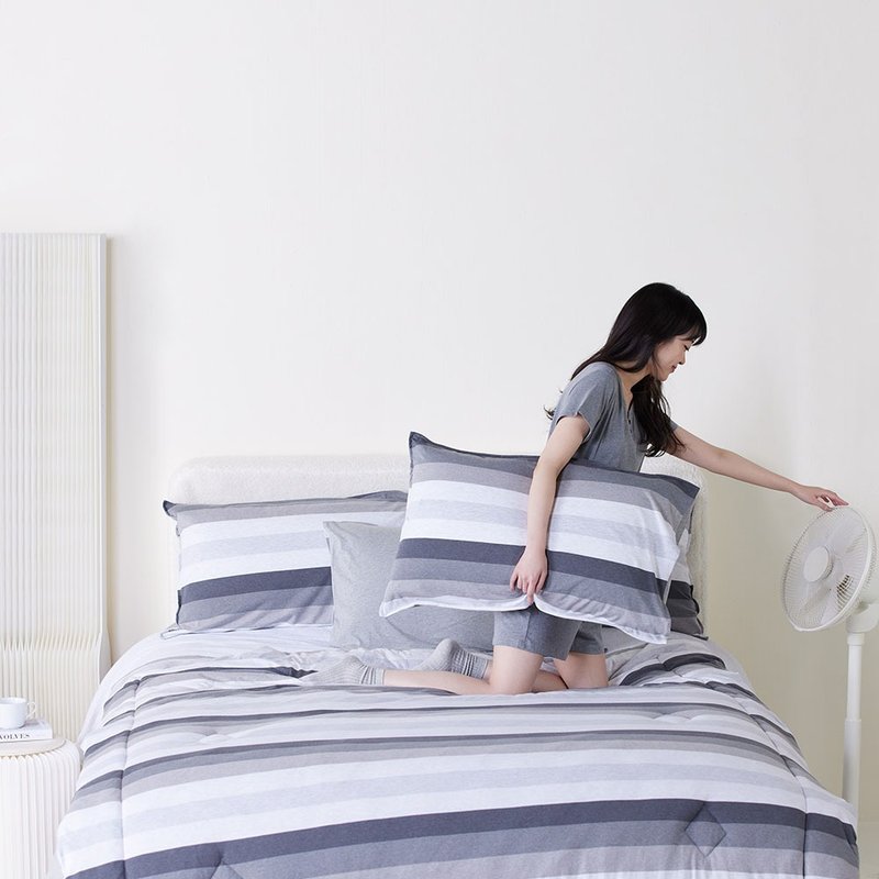 Light and shadow striped double thermostatic quilt-rock gray - ผ้าห่ม - ผ้าฝ้าย/ผ้าลินิน สีเทา