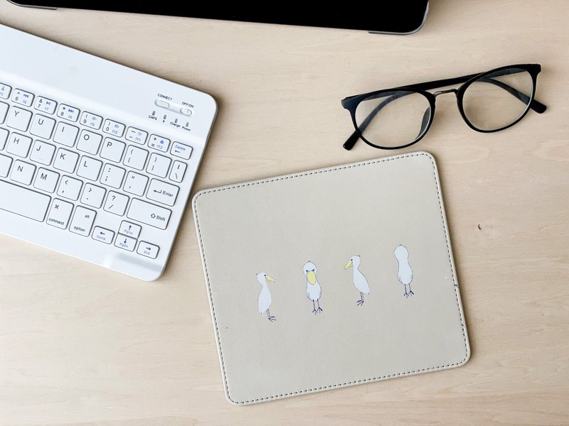 Mouse pad with a hazel that looks like a café au lait - แผ่นรองเมาส์ - วัสดุกันนำ้ 