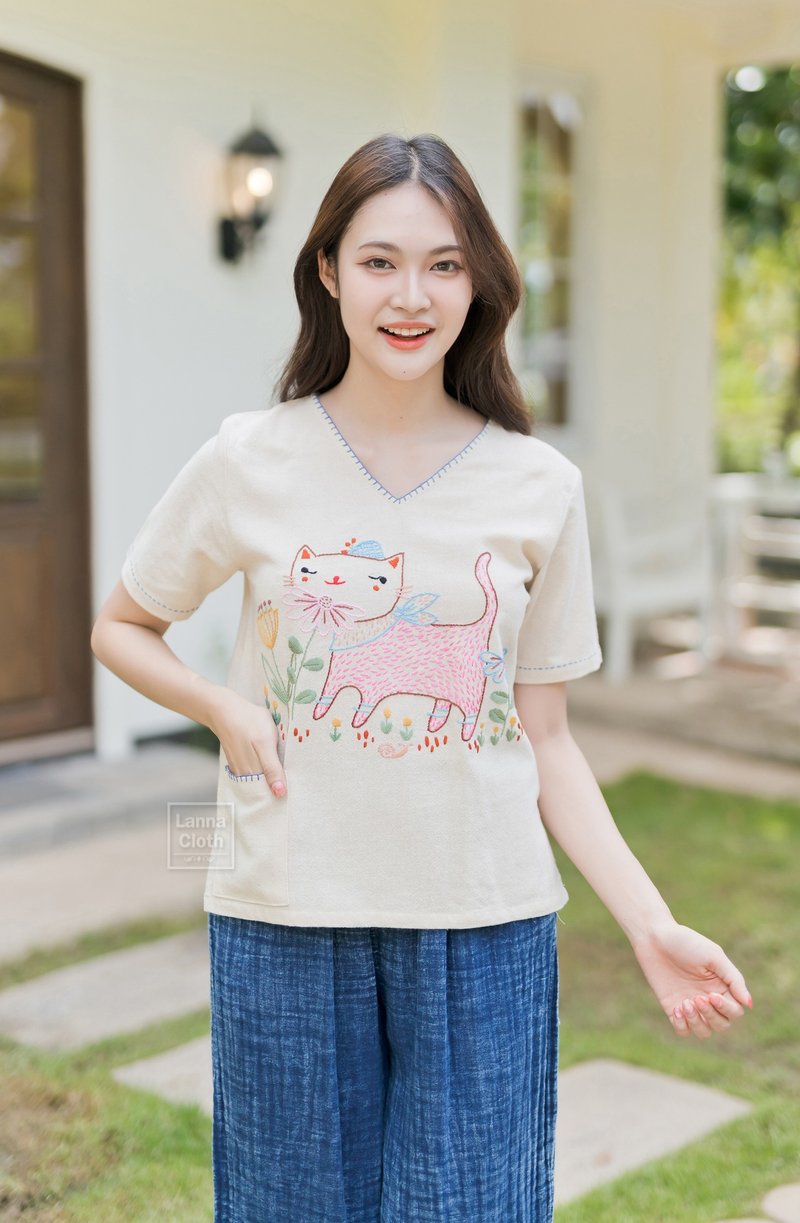 手工衬衫 天然棉色 刺绣招财猫图案 - 女上衣/長袖上衣 - 棉．麻 