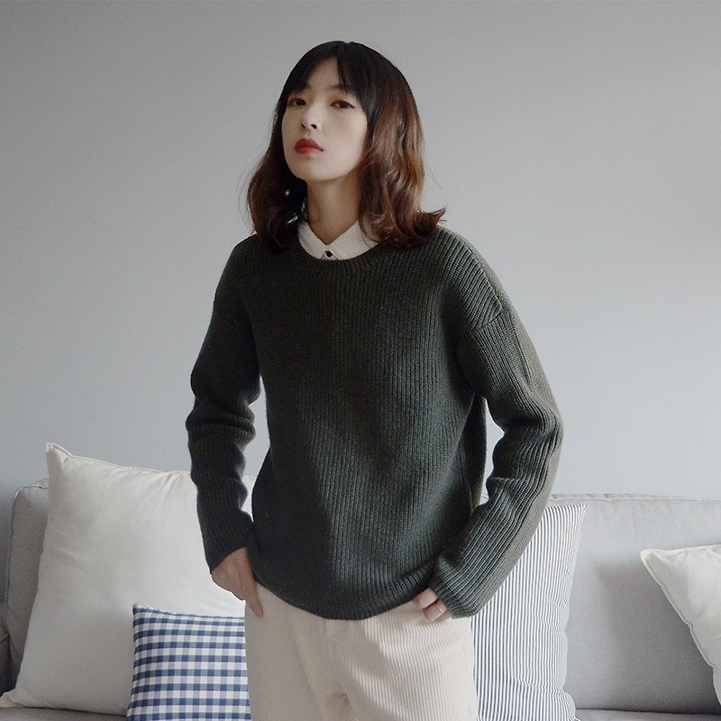 Christmas forest green round neck sweater | sweater | Wool + acrylic + fiber | Indie brand | Sora-96 - สเวตเตอร์ผู้หญิง - ขนแกะ 