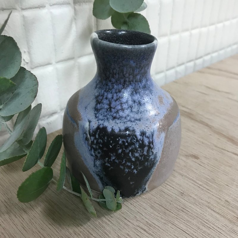 Pottery Pottery & Ceramics Blue - 【Ocean Snowing Night Vase】Ceramics/Matte Black and Blue/hand throwing/vase