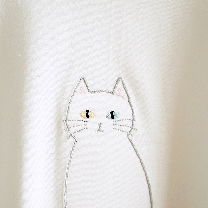 invisible cat puff sleeve t-shirt : white - เสื้อยืดผู้หญิง - ผ้าฝ้าย/ผ้าลินิน ขาว