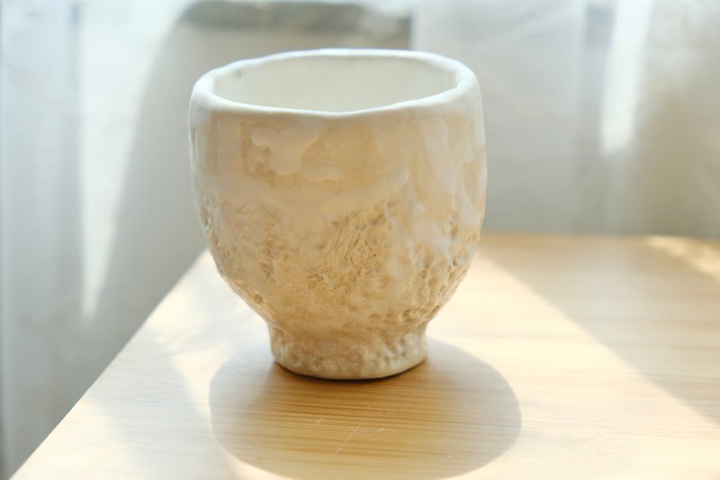 【母親節禮物】日本侘極風晨霧夢幻白茶碗茶杯/日式手感手捏陶感 - 茶壺/茶杯/茶具 - 陶 白色
