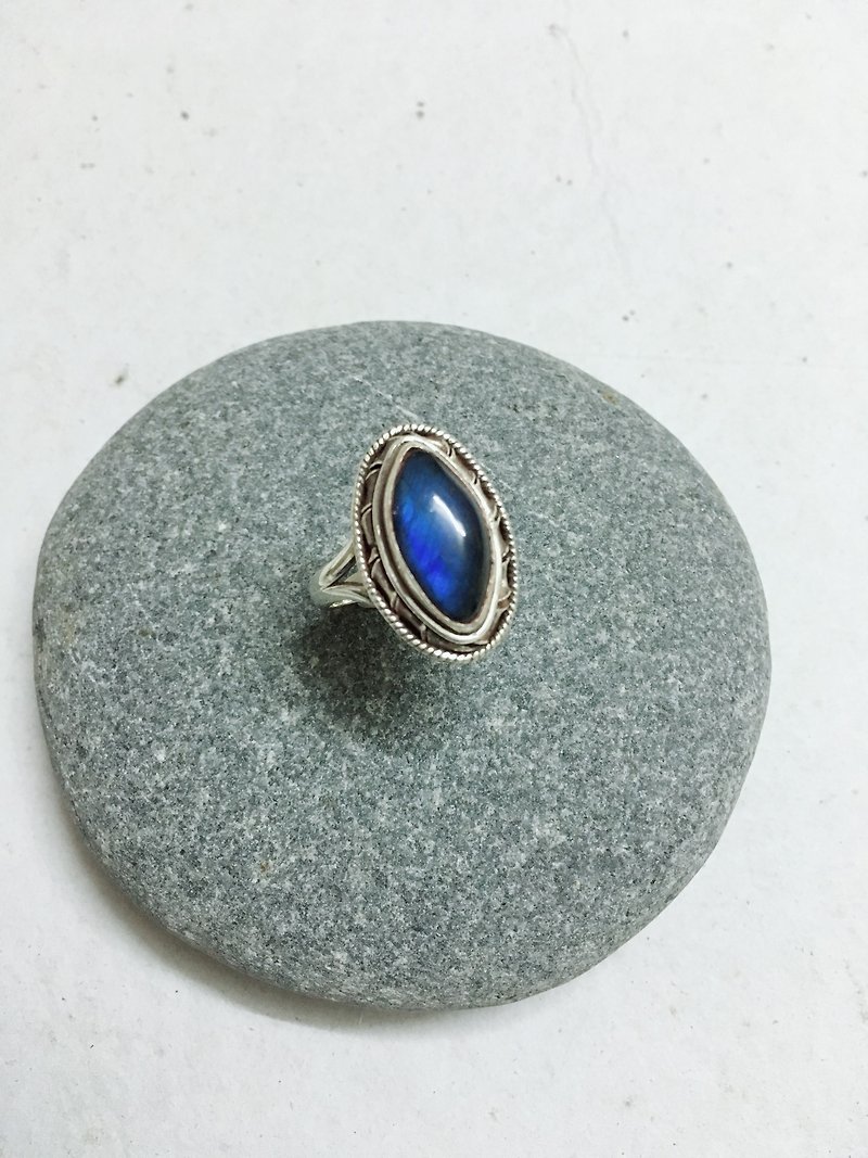 Labradorite Finger Ring Handmade in Nepal 92.5% Silver - แหวนทั่วไป - เครื่องประดับพลอย 