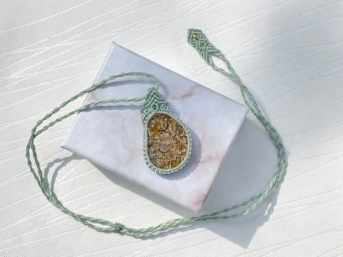 Flower Secret 220839 Macrame 鸚鵡螺化石 編織 頸鍊