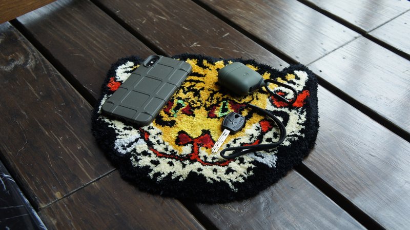 RAW EMOTIONS yellow tiger head rug coaster - พรมปูพื้น - เส้นใยสังเคราะห์ สีเหลือง