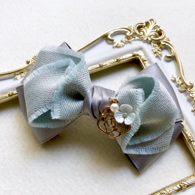 Golden Can Rose Elegant Bow Spring Clip/Blue Grey - เครื่องประดับผม - วัสดุอื่นๆ สีน้ำเงิน