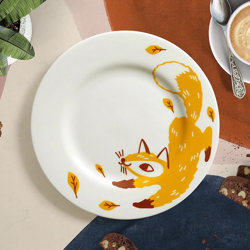 Happy fox (8 inch plate) - 盤子/餐盤 - 瓷 