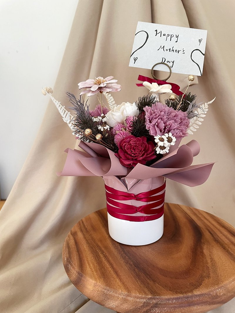 Mother's Day carnation dried flower preserved flower packaging potted flower with carrying box handwritten small card - ช่อดอกไม้แห้ง - พืช/ดอกไม้ สีแดง