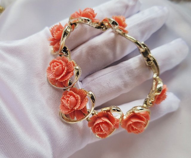 Pink Flower Bracelet, Plastic Roses, Gold Beads, Stretchy Bracelet, Retro  Fashion, Vintage 70s Jewelry