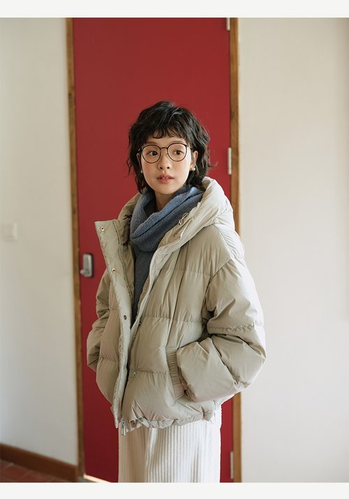 說與山聽 米黃白鴨絨純色泡芙羽絨服