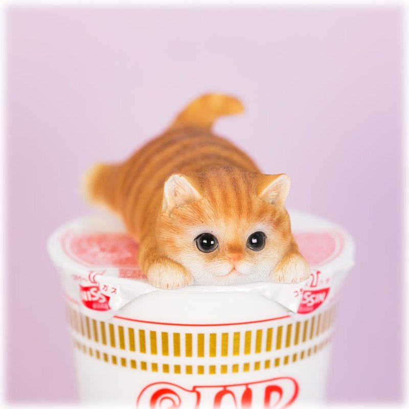 デバリエ ca216y【正規品】猫の置物 茶トラ カップラーメン マグネット レジン製 ギフト かわいい 誕生日プレゼント - 擺飾/家飾品 - 樹脂 咖啡色