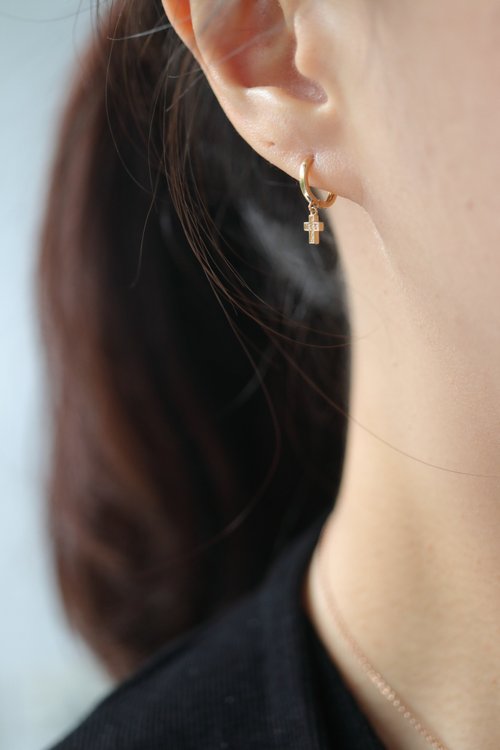 CHARIS GRACE 14K 十字架耳扣耳環(內徑8mm) 碰水流汗不褪色