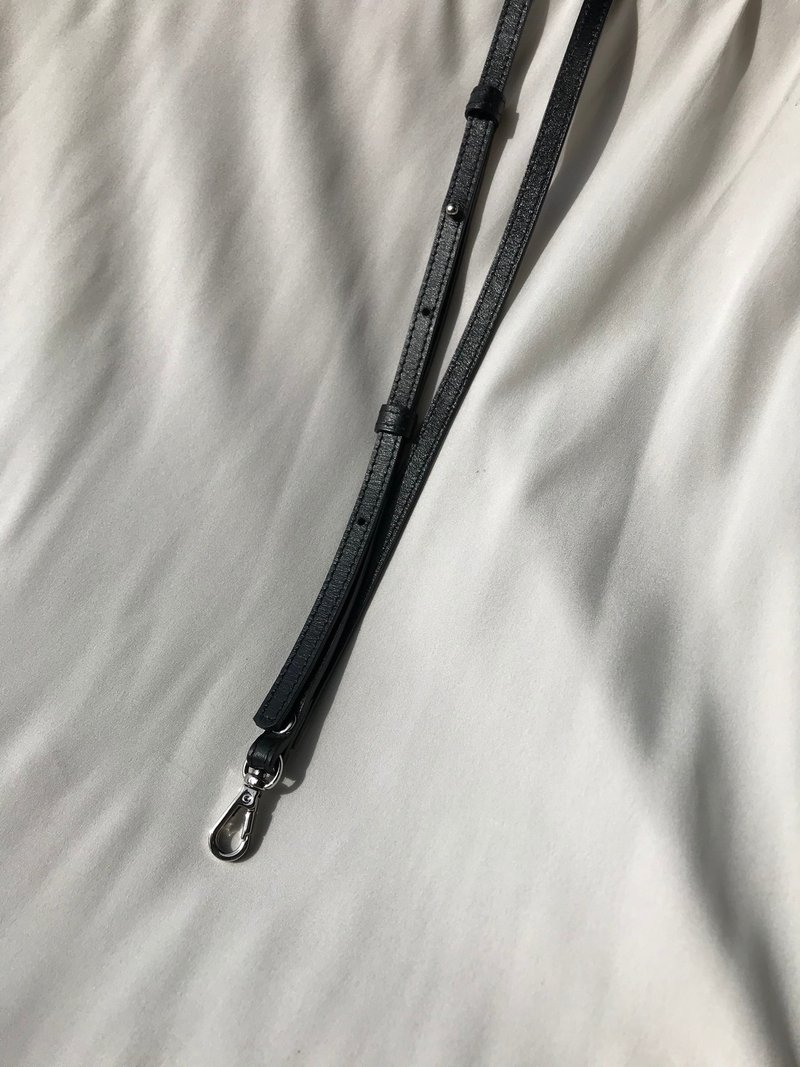 皮革頸掛繩 手機頸掛繩Leather Lanyard BlackSilver - 證件套/識別證套 - 真皮 黑色
