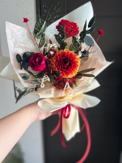 艸心 handcraft by xy 康乃馨永生大理花束 客製永生花束 大麗花 永生花 不凋花 乾燥花
