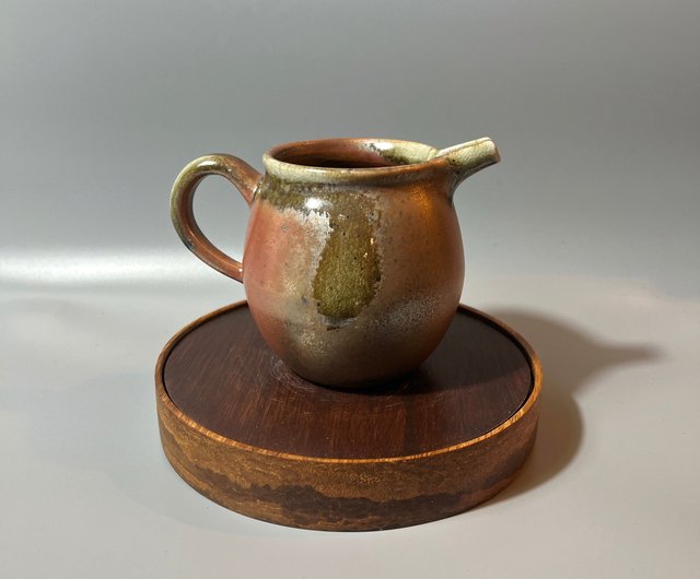 薪を燃やしてグレー色に染まったお茶/貢島カップ/小平範作手作り