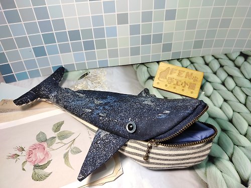 FEN手工小鋪 海洋生物袋物系列-美國限量棉布-手作海洋風閃亮銀星燙銀鯨魚筆袋