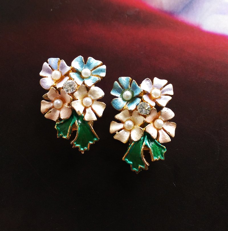 Vintage Jewelry 西洋古董飾品 優雅粉嫩花朵 夾式耳環 - Earrings & Clip-ons - Other Metals Gold