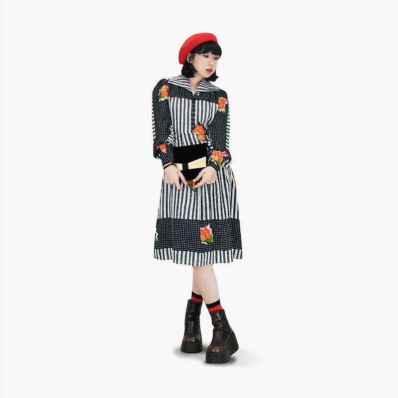 A‧PRANK :DOLLY :: European Black and White Striped Butterfly Vintage Dress (D802003) - ชุดเดรส - ผ้าฝ้าย/ผ้าลินิน สีดำ