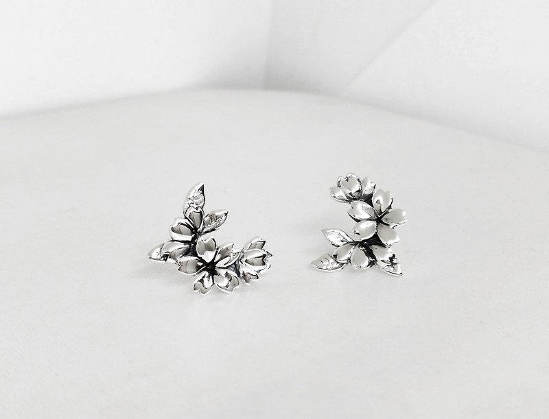 Flower season series multi-petal cherry ear acupuncture / earrings are not electroplated / not allergic - ต่างหู - โลหะ 
