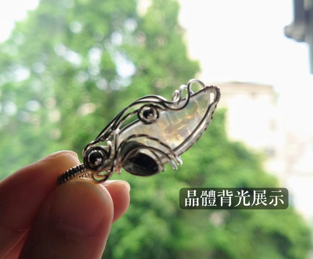 魅力 】ムーンストーン ワイヤーラッピングペンダント / ネックレス