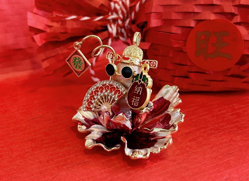 SALTY PUNPKIN Salty Pumpkin New Year's Little God of Wealth-Pearl Baroque Doll Ornament - Brooches - Pearl White