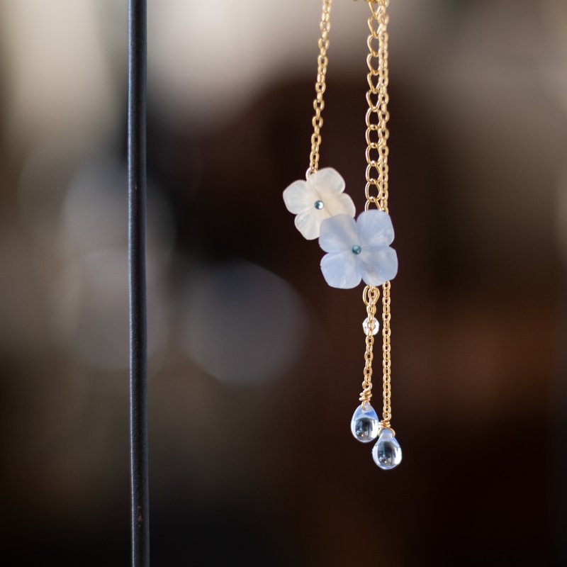 [Stainless Steel] Swinging Hydrangea Necklace - สร้อยคอ - ดินเหนียว สีน้ำเงิน