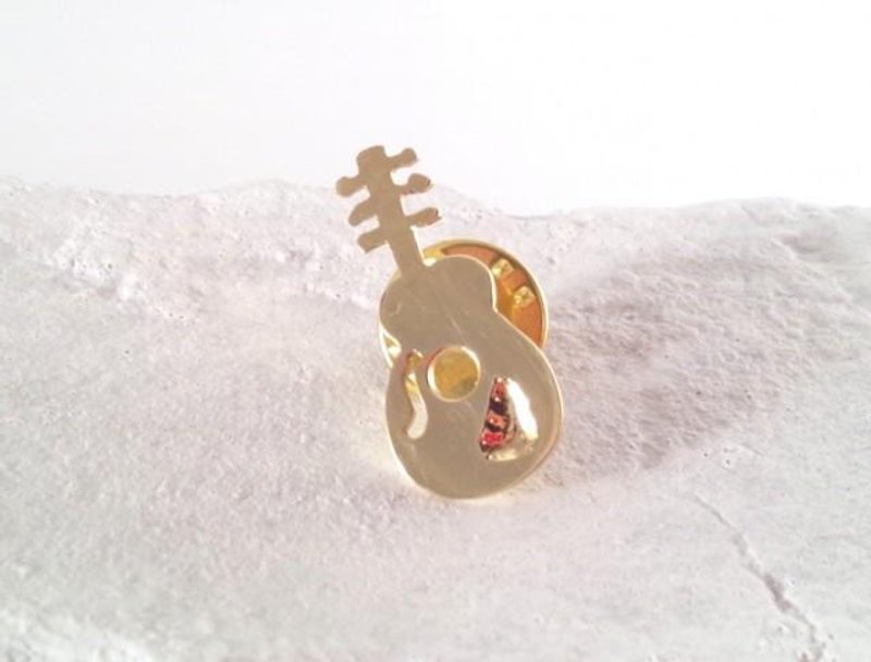 A guitar of Paul Mccartney - Brooches - Other Metals Gold