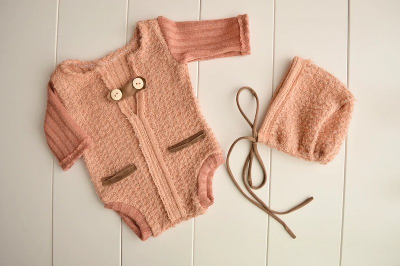 Newborn boy rust romper and hat outfit photo prop. Textured set baby prop. - 其他 - 其他材質 橘色