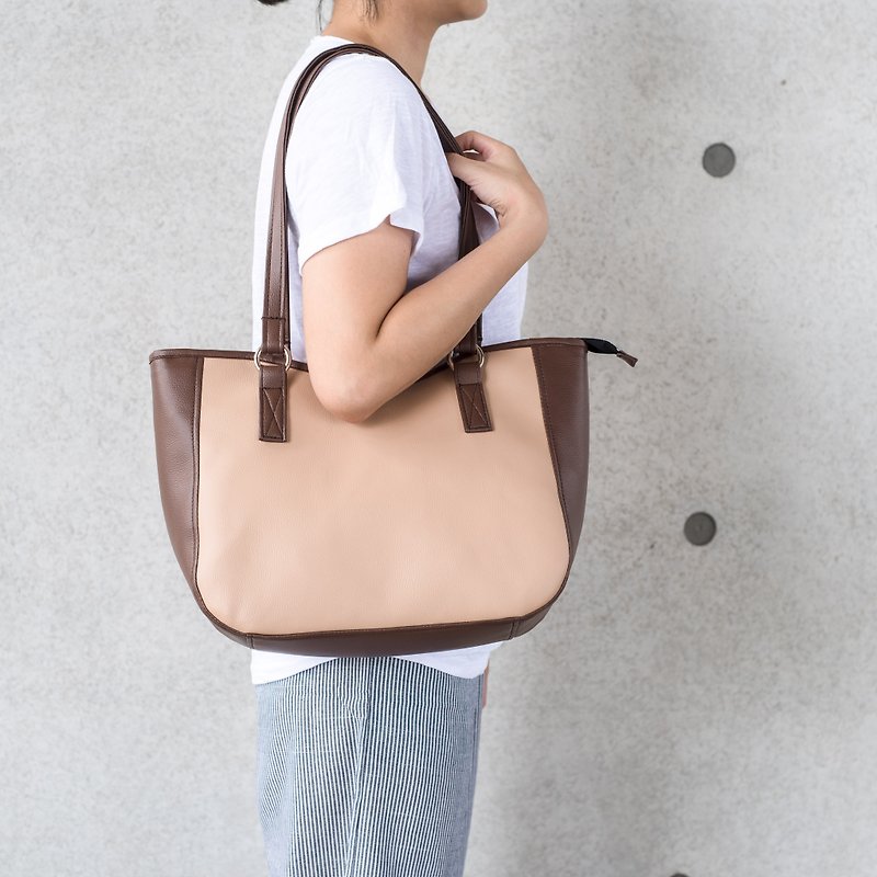 Two-color side shoulder big Tote bag tea X chocolate - กระเป๋าแมสเซนเจอร์ - หนังแท้ สีนำ้ตาล