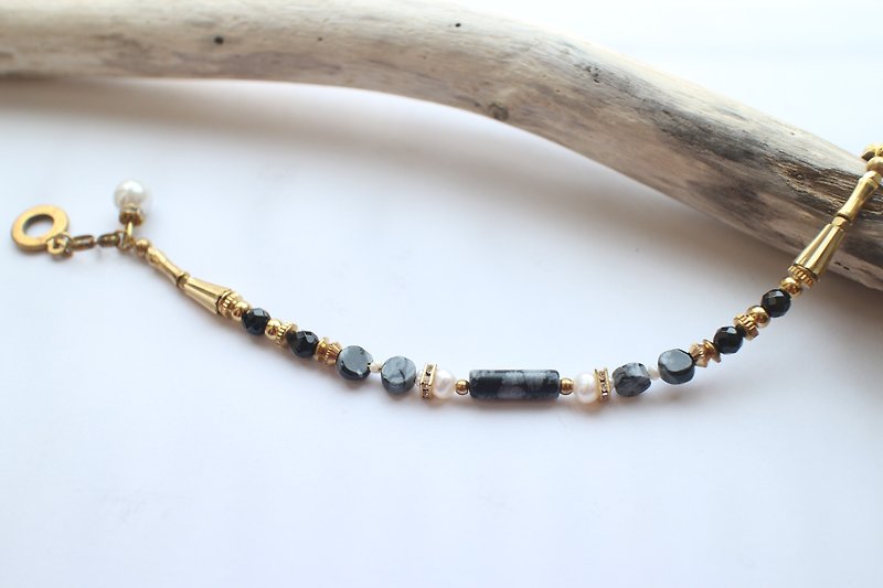 Black snowflake~natural stones/brass/ handmade bracelet - Bracelets - Other Metals Black