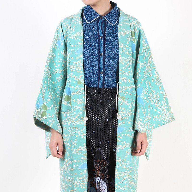 Egg plant vintage] Grass green and vintage kimono plume - เสื้อแจ็คเก็ต - เส้นใยสังเคราะห์ สีเขียว