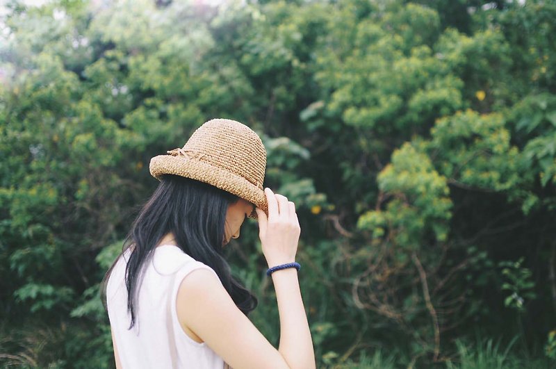 | Mixed color hand-made curling straw hat | Tan. Good pretentious. - หมวก - กระดาษ สีกากี