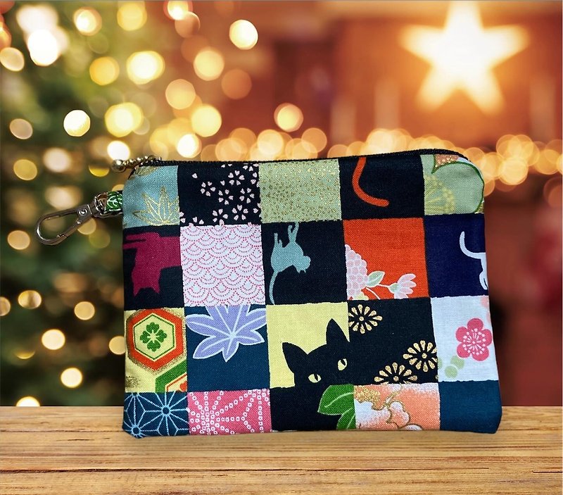 Japanese pattern cat pouch - กระเป๋าเครื่องสำอาง - ผ้าฝ้าย/ผ้าลินิน สีดำ
