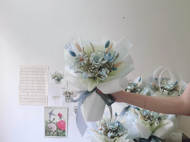 Graduation bouquet series-blue and white cloud texture immortal dry bouquet - Dried Flowers & Bouquets - Plants & Flowers Blue