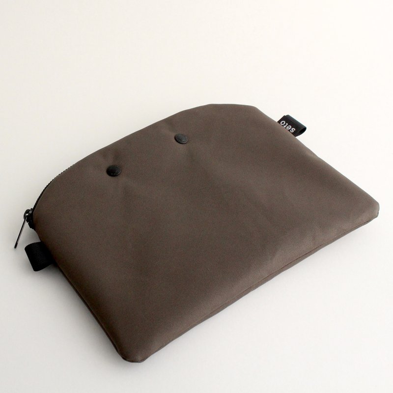 seto / creature bag / iPad case / Bag in bag / Case A5 / Khaki - 化妝包/收納袋 - 聚酯纖維 卡其色