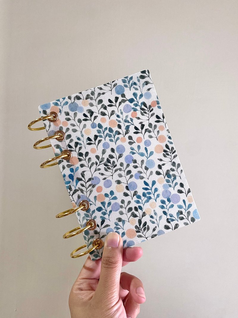 Japanese Xiaocao - A5/A6 6-hole loose-leaf cover, washable and timeless weekly planning calendar handbook - สมุดบันทึก/สมุดปฏิทิน - วัสดุอื่นๆ ขาว