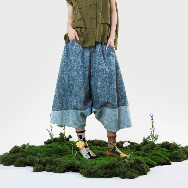 跨步不對稱牛仔拼接飛鼠褲 - 女長褲 - 棉．麻 藍色