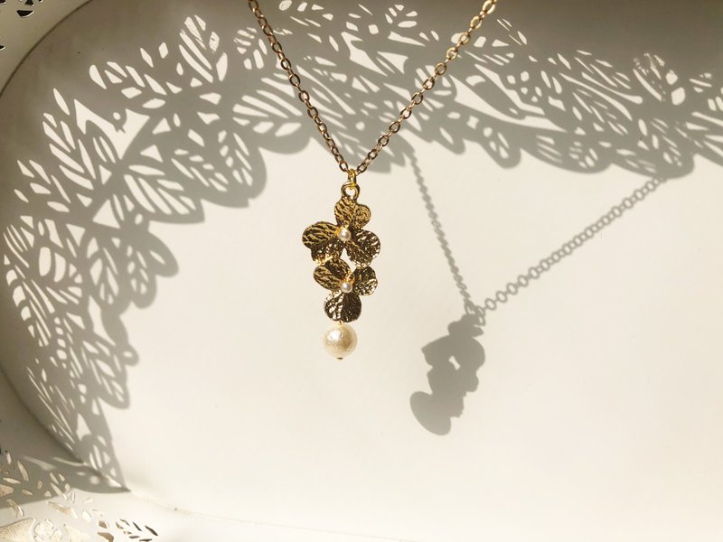 *coucoubird*pearl hydrangea necklace - สร้อยคอ - ทอง 24 เค สีทอง